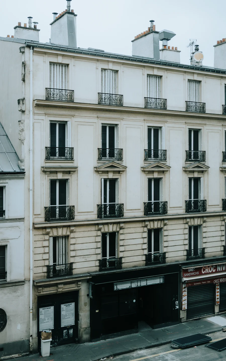 Façade française traditionnelle — illustration du quartier rue de la Mairie à Carquefou